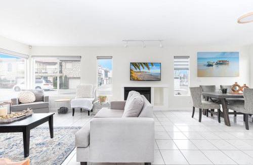 Santa Ana Heights House | Luxury 4Br W Ac, Rooftop Deck, And Stunning Ocean Views By Beachview Rentals