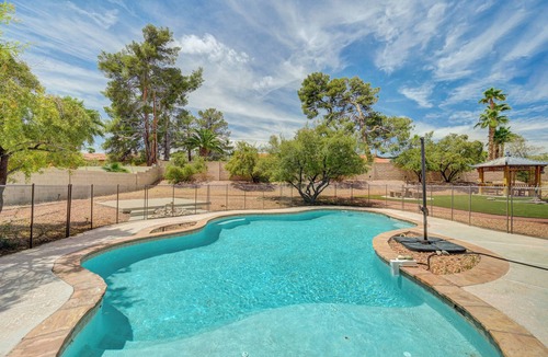 Spring Valley House | Luxury 6 bedroom Vegas estate, pool, basketball court & close to the Strip
