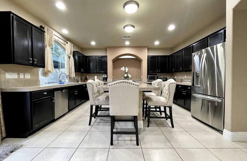 Enterprise House | Luxury, Cheerful & Spacious 5 Bedroom Home! Free P