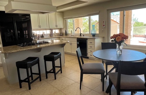Green Valley House | Luxury Golf Front POOL/SPA/BBQ Fire Pit Pets OK!