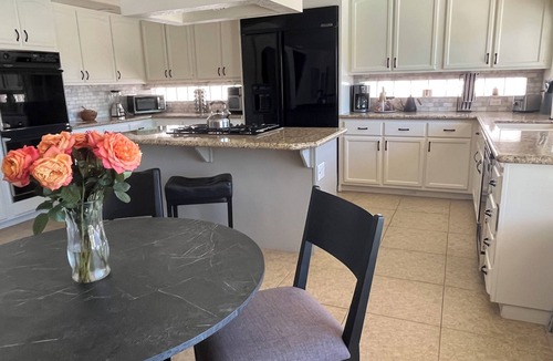 Green Valley House | Luxury Golf Front POOL/SPA/BBQ Fire Pit Pets OK!