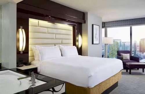 Las Vegas Hotel | Luxury Hilton Elara ON THE STRIP