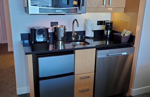 Las Vegas Hotel | Luxury Hilton Elara ON THE STRIP