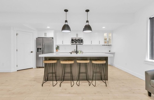 South Jordan House | Luxury home with heated swimming pool 15 min from mountains.