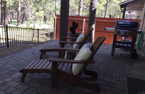 Flagstaff House | Luxury in the Pines, 5 mins to NAU, 10 mins to downtown, Dog with approval