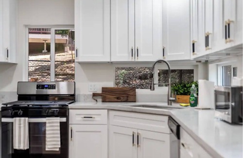 Cedar Glen House | Luxury Lakeview Duplex with Game Room