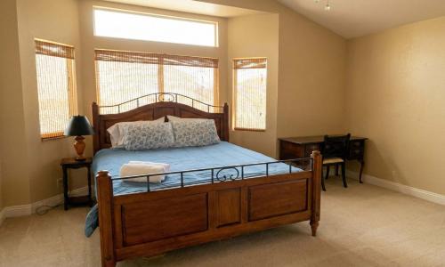 Desert Shores House | Luxury Las Vegas Retreat in 5BR House with Pool