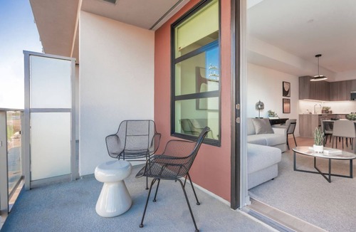 Hollywood Condo | Luxury Living in Level Hollywood - Furnished Suites for 30+ Night Stays!