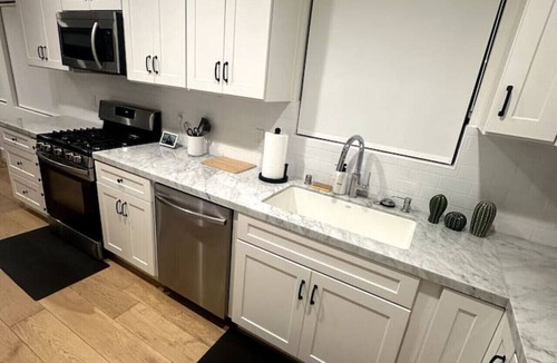 Eastern Malibu House | Luxury Malibu Bungalow Near Beach w/Free Parking!