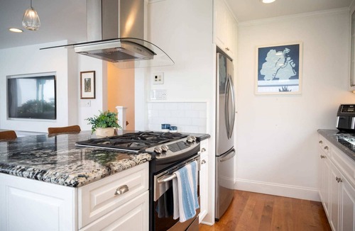 Sand Section House | Luxury Manhattan Beach House - Private Rooftop - Steps from Beach - World Cup