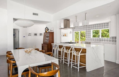 Twin Palms House | Luxury Mid-Mod in Twin Palms, Large Salt Water Pool & Spa, Pool Table, Location!