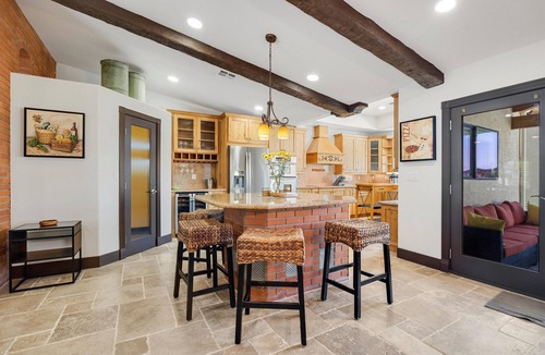 Enterprise House | Luxury one level villa on 1/2 acre 12 min from The Strip