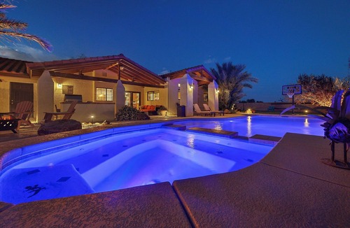 Enterprise House | Luxury one level villa on 1/2 acre 12 min from The Strip