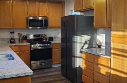 Rubidoux House | Luxury Papago 4 Beds, 3 Baths With BBQ, Patio. Perfect for Families & Business