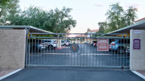 Central Scottsdale House | Luxury Paradise Valley Condo Complete Remodel