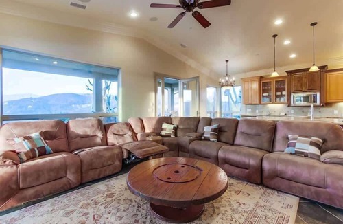 Lakeside House | Luxury Private Estate | Pool & Pickleball Court