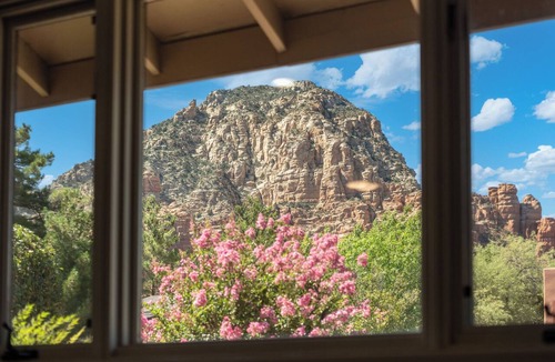 West Sedona House | Luxury Red Rock Retreat with Hot Tub, Sauna & Stars