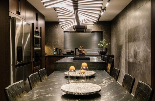 Winchester House | Luxury Resort-Style DESIGNER HOUSE, minutes to Strip +POOL +SPA