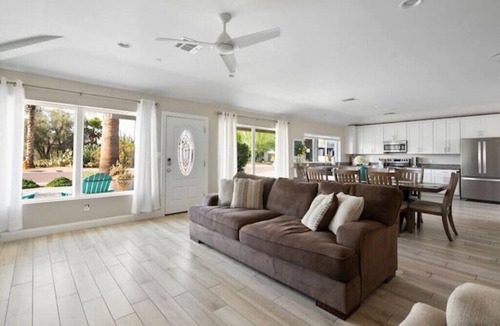 Southwest Village House | Luxury Scottsdale Home, walk to Old Town