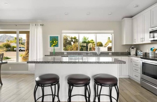 Southwest Village House | Luxury Scottsdale Home, walk to Old Town