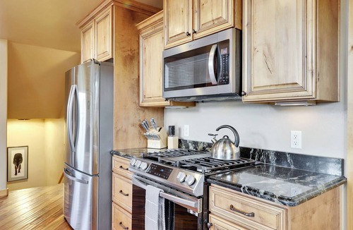 Steam Engine Meadows Cabin | Luxury Ski Cabin - Sleeps 25 - 2 Min to Lifts