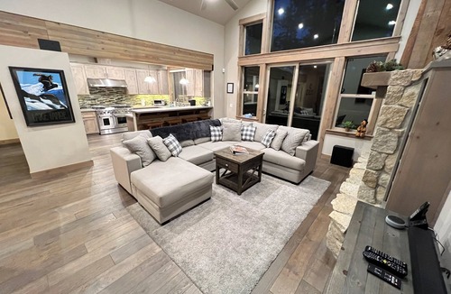 Truckee House | Luxury Tahoe Truckee Retreat Hot Tub, Chef Kitchen, Game Room, BBQ & EV Charger