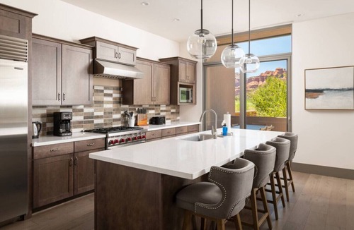 West Sedona Villa | Luxury Townhome - Exclusive guest access to a members-only golf club, pool, and resort amenities!