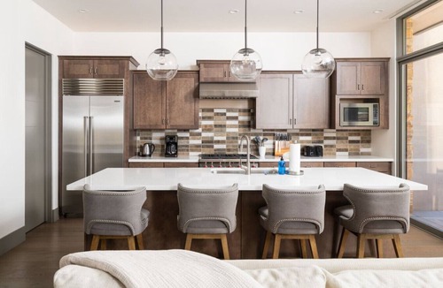 West Sedona Villa | Luxury Townhome - Exclusive guest access to a members-only golf club, pool, and resort amenities!