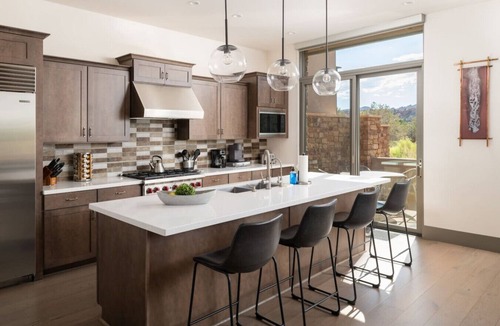 West Sedona Villa | Luxury Townhome - Exclusive guest access to a members-only golf club, pool, and resort amenities!