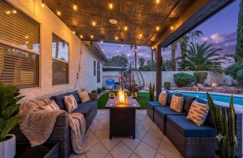 Las Vegas House | Luxury Vegas Escape,Pool, Gameroom, Mtn Views, EV