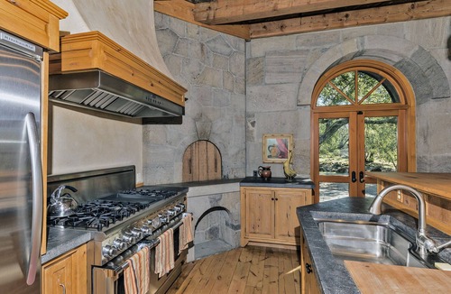 Sonoma House | Magnificent Estate, Vineyard Views, Pool and Spa - Sonoma Valley Farm Stay