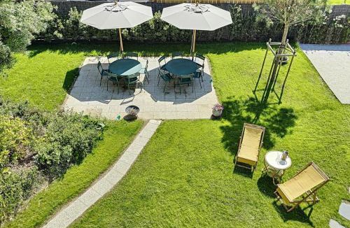Jullouville-les-Pins House | Maison d'exception à 80m de la plage avec accès direct, proche commerces, terrasse, BBQ, WiFi inclus - FR-1-361-375
