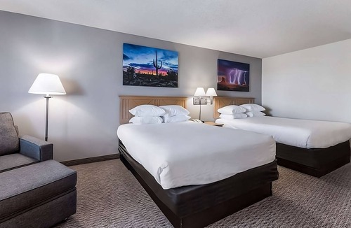 Palm Valley Hotel | Make Fun Memories At Goodyear | Free Breakfast, Outdoor Pool | Pets Are Welcome!