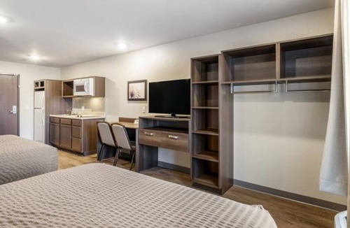 Moreno Valley Hotel | Make Your Trip More Enjoyable! 3 Relaxing Units, Pets Allowed, Kitchen!