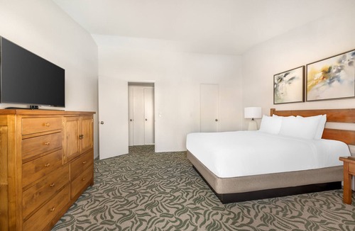San Diego Country Estates Hotel | Make Your Trip More Enjoyable! Four Comfortable Units, Pool, Onsite Game Room!