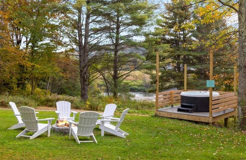 Johnson House | Maple Sugar Shack Tiny House with hot tub & river by Stowe