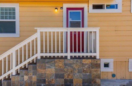 Northside Apartment | Marbella Lane - 2BR Cozy Lwrlvl in Dtwn SJ