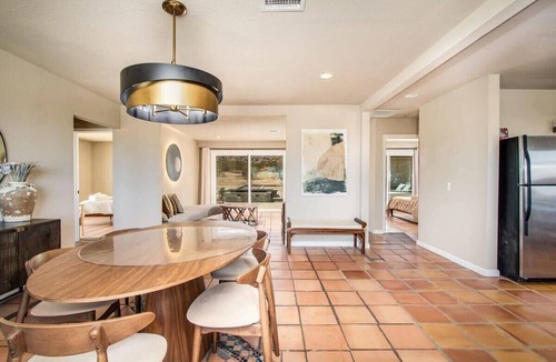 Panorama Heights Cottage | @ Marbella Lane - Moon Designer Home Close to Jtnp