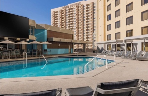Las Vegas Villa | Marriott Grand Chateau Rooftop Bar FREE VALET PARKING NO RESORT FEES SLEEPS 8-10