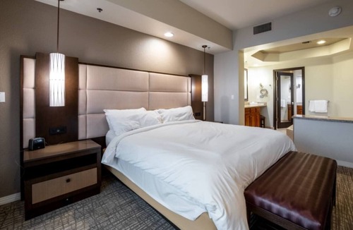 Palm Desert Resort | Marriott's Desert Springs Villas - 2 Bedroom Condo Sleeps 8