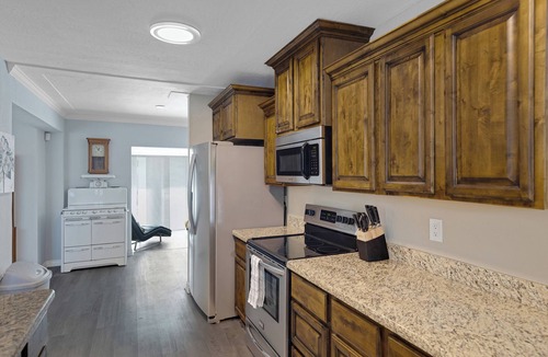 Alhambra House | Martha's Getaway-Central PHX 5 bedroom/3bath-POOL