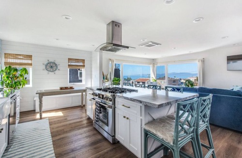 The Strand Villa | MB Gem Upper - Steps To The Beach, Ocean Breeze