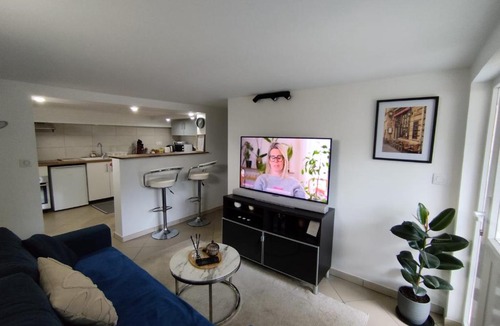 Le Mesnil-Esnard Apartment | Metushi