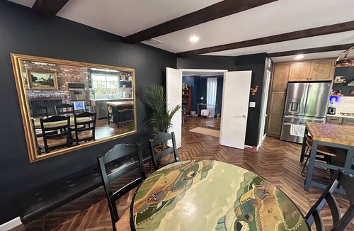 Santa Ana Heights House | Mid Century Mod 3 bed stunner in Huntington Beach w/A/C & Fibre 1 mi to beach