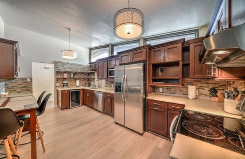 Las Vegas House | Mid Century Modern near STRIP w Pool King Suite