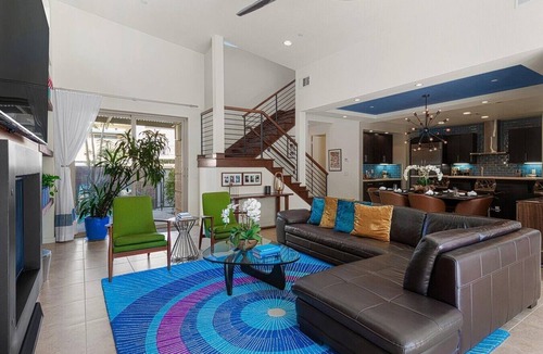 Twin Palms House | Midcentury Inspired Solar-Powered Executive Pool Home