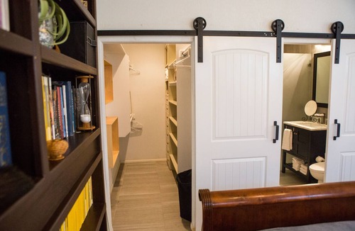 Woodlea Cottage | Midtown Detached Studio Cottage-Heated Pool & Hot Tub-Covered-Gated Parking