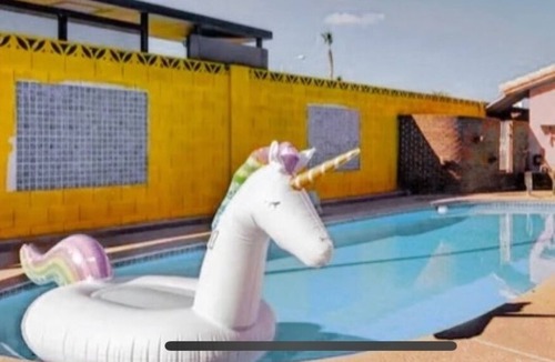 Spring Valley House | Minutes to Strip-swimming pool, golf, ping pong, pool table, games and more.