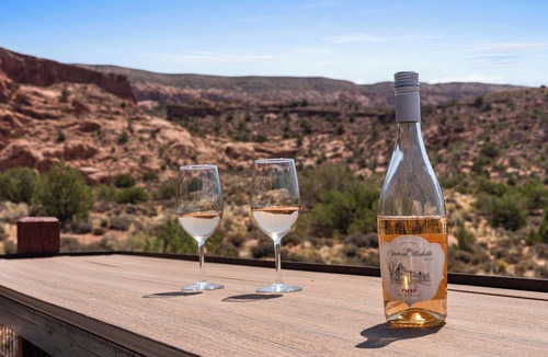Moab South Valley House | Moab Desert Oasis, Stunning Views, Pool, Hot tub, Sauna, Dome, Games, sleeps 26