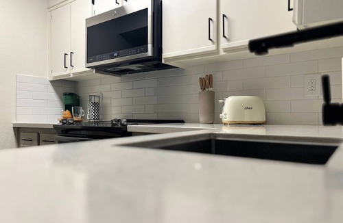 Rancho Cucamonga Condo | Modern 2-Bedroom Condo Prime Location